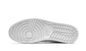 baskets-air-jordan-1-mid-triple-white-pour-homme-et-femme-disponible-sur-kikikickz-617761_800x.jpg