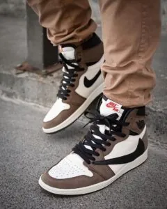 Air-jordan-1-Outfit-Women-_-Air-Jordan-1-High-Grey.jpeg