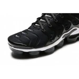 nike-air-vapormax-plus-negras-blancas-3.jpg