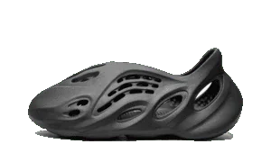 yeezy-foam-rnr-onyx-sneakerhype-1